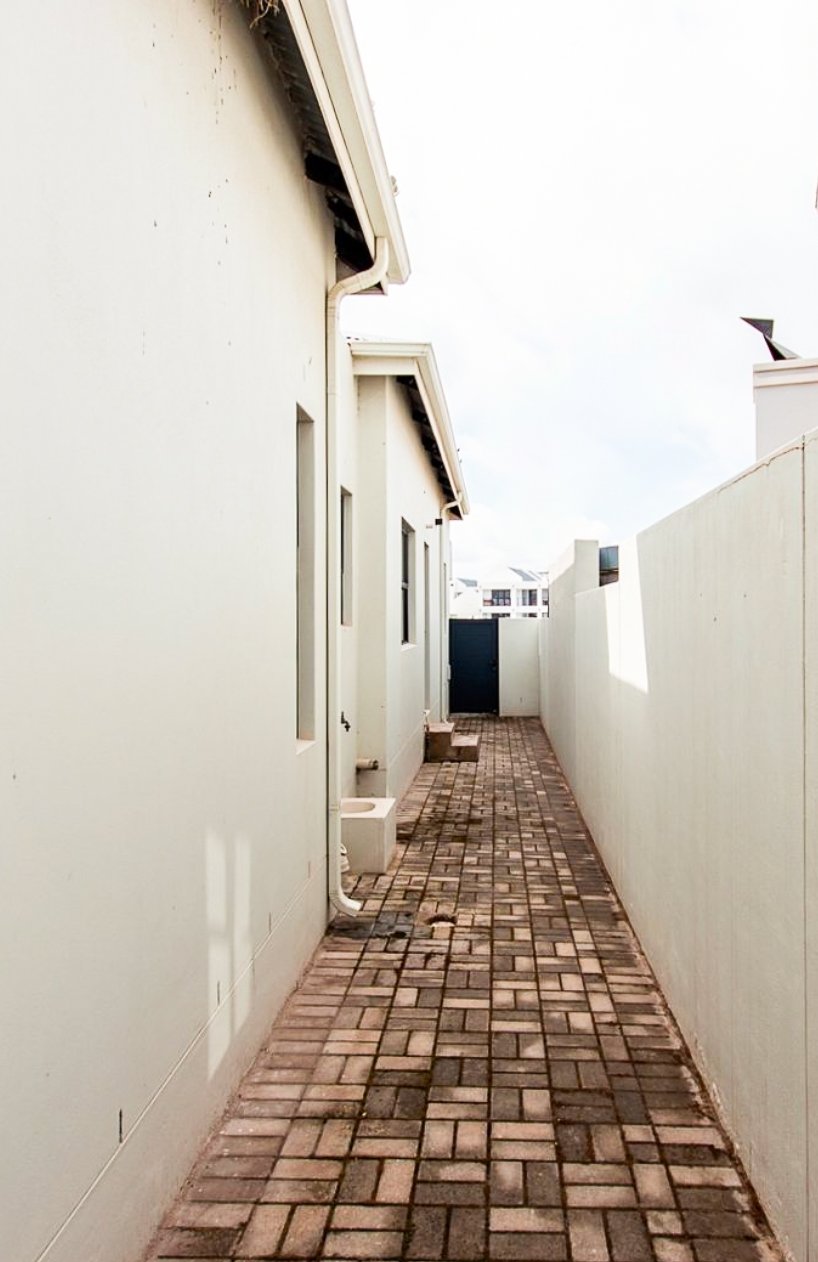 3 Bedroom Property for Sale in Calypso Beach Western Cape